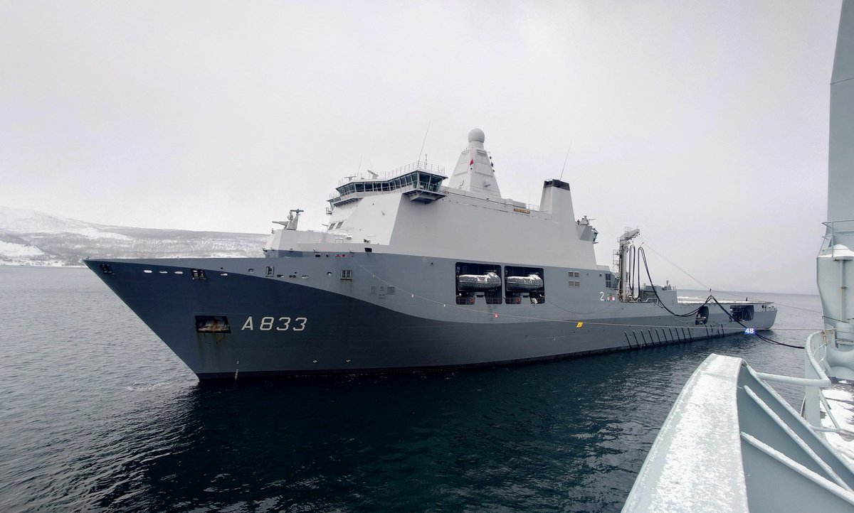 RFAMountsBay's tweet image. #MountsBay has completed a replenishment (RAS) with @ZrMsKarelDman this morning, by an unusual method...

Fuel was passed between the two ships whilst both were dynamically positioned (DP), whilst simultaneously carrying out amphib and flying ops #JointViking23