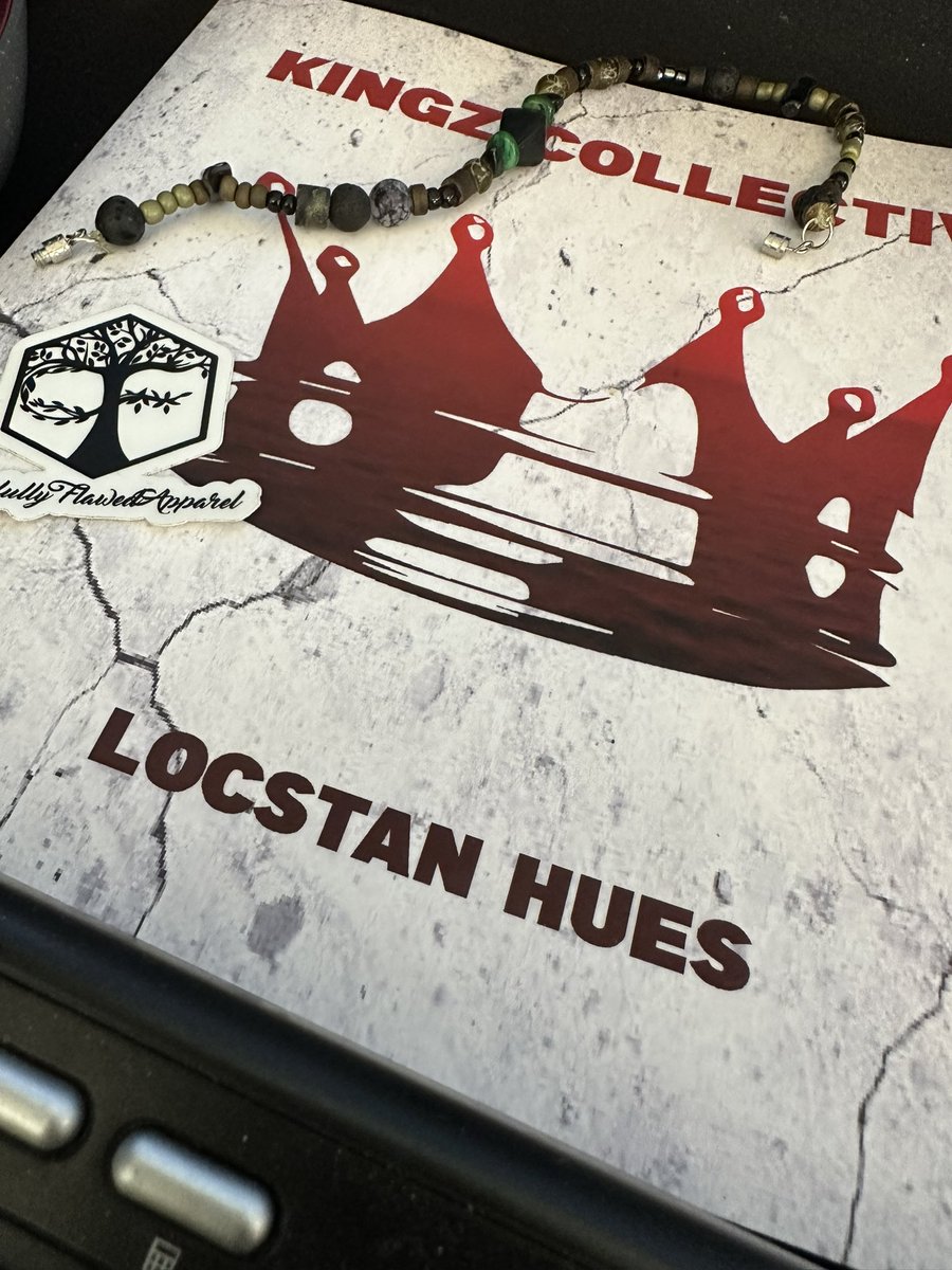 #writerslift #poetrycommunity #WritingCommmunity #defpoet #poeticproperties #peacefullyflawedapparel #mentalhealth #loveyours