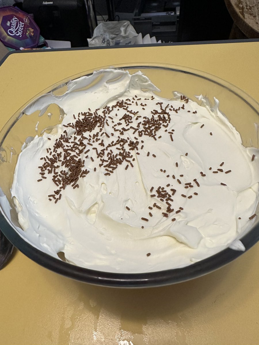 Michael_Thawe's tweet photo. Birds trifle with Southern Comfort soaked biscuit and satsuma jelly base topped off with fresh custard and fresh whipped cream. #CookwithMichaelππΎπ
π―π²π¨πΏβπ³ https://t.co/igi3TCnlrT