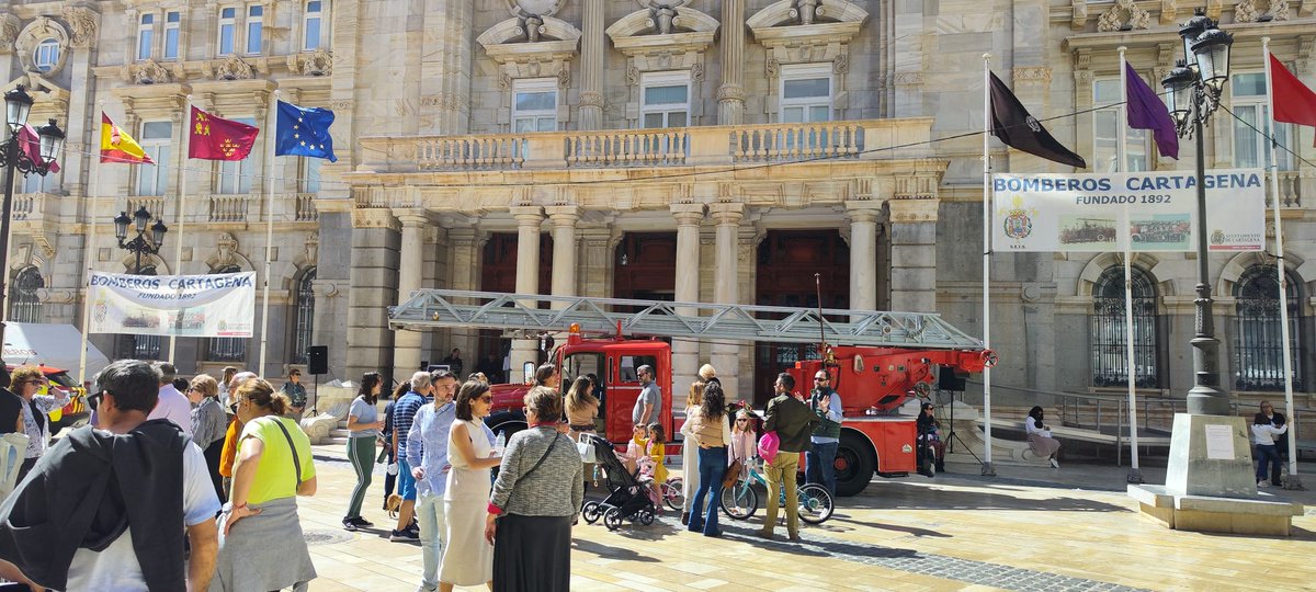 Bomberos_CT's tweet photo. 📢 Muchas gracias a todos los que nos habéis visitado en la mañana tan bonita de hoy y habéis podido ver y disfrutar de nuestro personal y material 🚒 https://t.co/jj6lYxS0vH