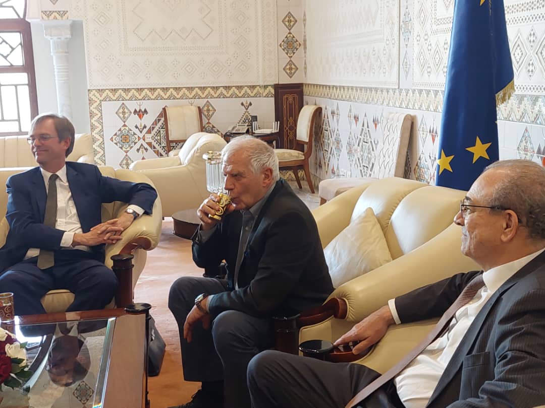 EUinArabic's tweet photo. وصل قبل قليل الممثل الأعلى للشؤون الخارجية جوزيب بوريل إلى الجزائر. لفت انتباهي روعة قاعة المطار وطبعا الشاي بالنعناع اللذيذ.
🇪🇺🇩🇿 https://t.co/96Ht0PxV1X