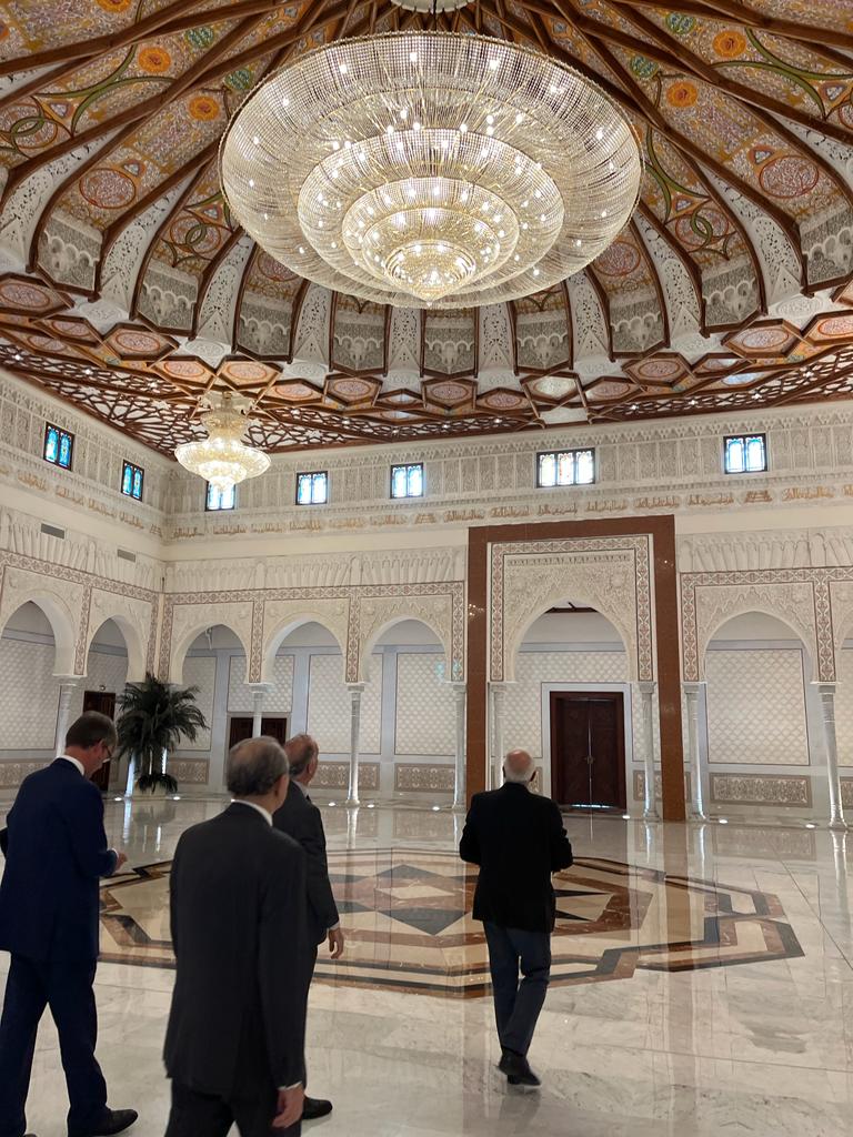 EUinArabic's tweet photo. وصل قبل قليل الممثل الأعلى للشؤون الخارجية جوزيب بوريل إلى الجزائر. لفت انتباهي روعة قاعة المطار وطبعا الشاي بالنعناع اللذيذ.
🇪🇺🇩🇿 https://t.co/96Ht0PxV1X