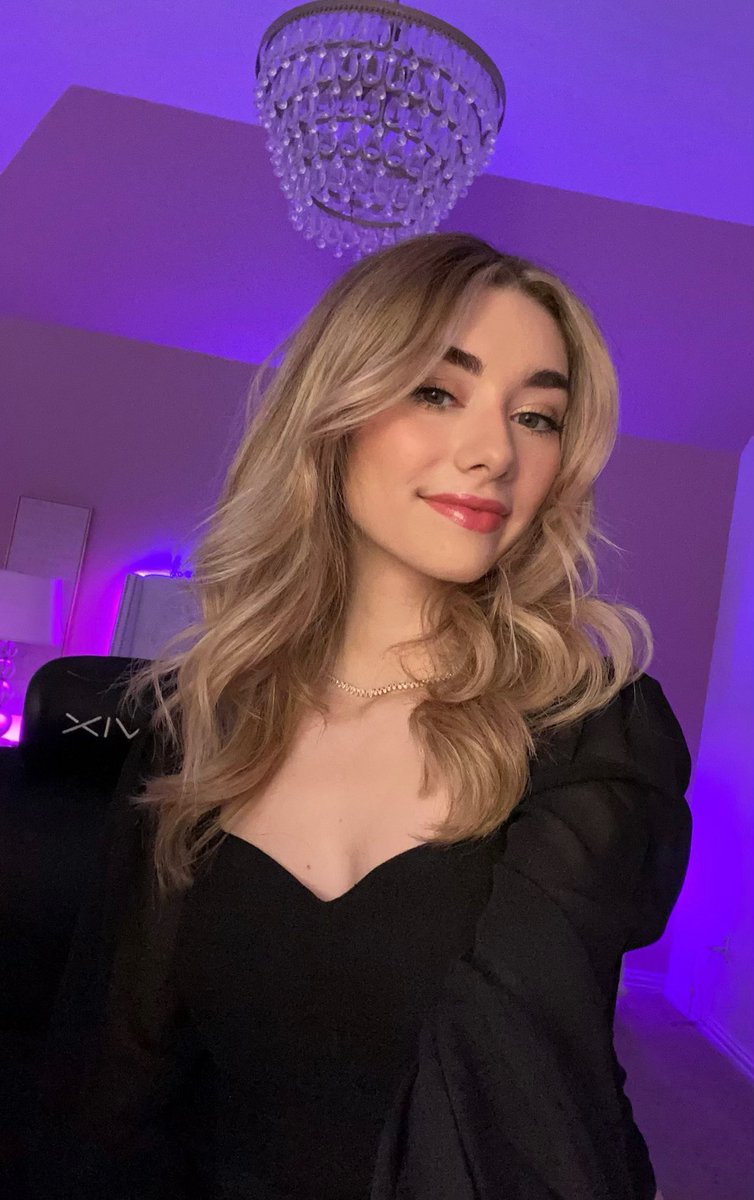 Sommerset on Twitter: “4 year streaming anniversary 🥹”