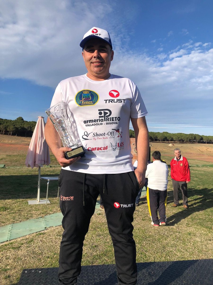 AlfonBlasco's tweet photo. Juan González Rodríguez, campeón absoluto de españa de tiro al plato. 
197 de 200 

Grande Juan!!!! Me alegro por ti! 🏆🏆

Info vía: @Ayto_Soria https://t.co/K2Bn6kY1yW