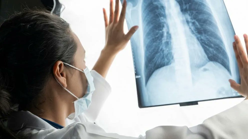 La paradoja del cáncer en España: aumentan los casos, pero desciende la tasa de mortalidad buff.ly/3JuPCxl