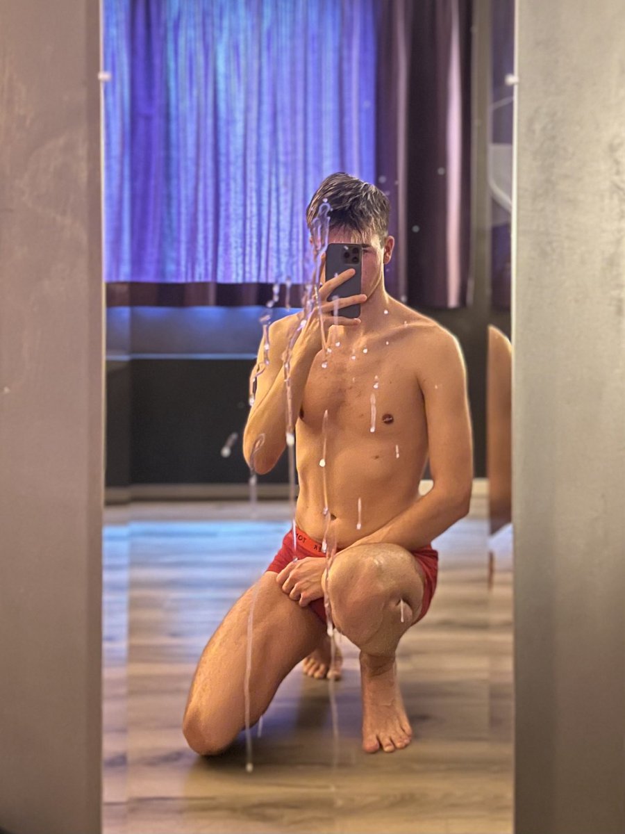 __ChrisCooper__'s tweet photo. maybe I should clean my mirror💦 https://t.co/pWANv3hjqp