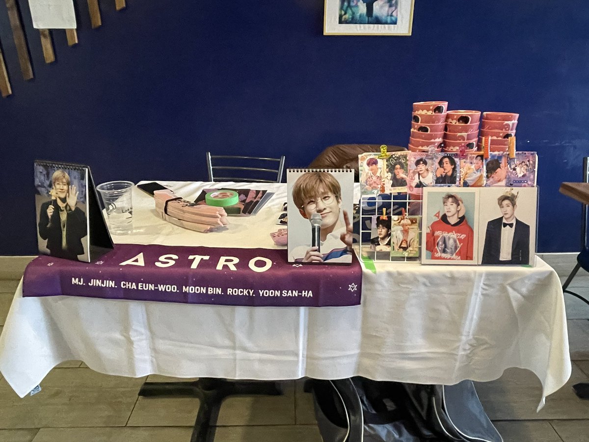 We are ready to celebrate #KingJinJin_inTORONTO at Lait Night Cafe today!

We’ll have raffles happening each hour for sealed items!