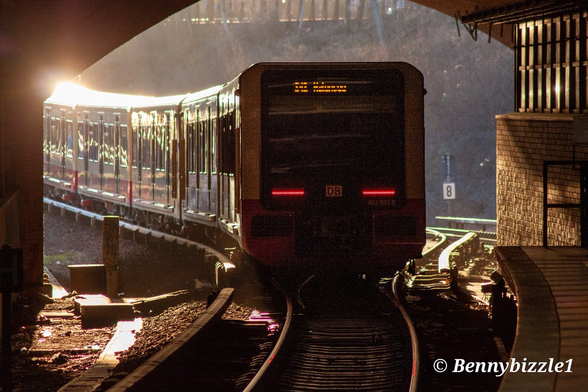 #SundaySunset a Berlin S Bahn unit departs Berlin Gesundbrunnen Station into the gleaming sun