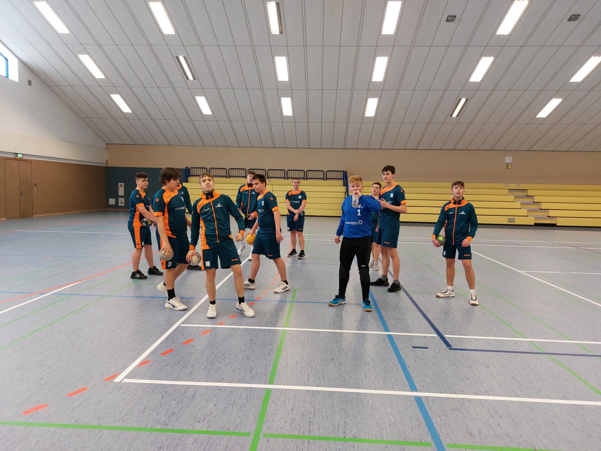 HVL09's tweet photo. Unsere B-Jugend verliert leider die Heimbegegnung gegen den märkischen #BSVBelzig mit 30:34. Glückwunsch an das Siegerteam nach #BadBelzig. #Handball #Handball_Luckenwalde #Fläminghalle #wir_fuer_Luckenwalde #sportstadt_luckenwalde #luckenwalder_jungs #hvl #hvl09 https://t.co/vgJHK434NG
