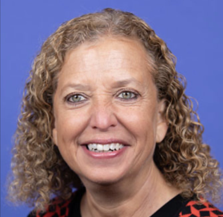 I wish to apologize for recently writing far-left Democrat congresswoman #DebbieWassermanSchultz looked like a bowl of Ramen 🍜 soup... I meant to say a plate of fusilli 🍝