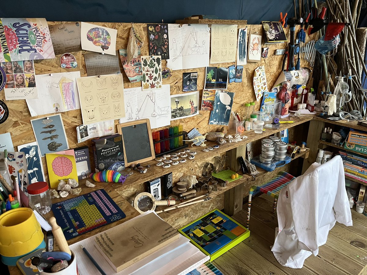 EdadventuresM's tweet image. Marthy’s #sciencelab is back in action &amp;amp; it’s been busy this afternoon, we’ve even had lots of #explosions from #letsdoscience #MarvellousMarthy. I’ve been dumping my @camp_curiosity stuff on it for months so she’s super😃 to have it back, naughty Mummy 😂💚 🧪 @ScienceWeekUK