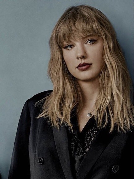 folklorealbum's tweet photo. Five days. 🐍 #TSTheErasTour https://t.co/elK3Zmz5qu