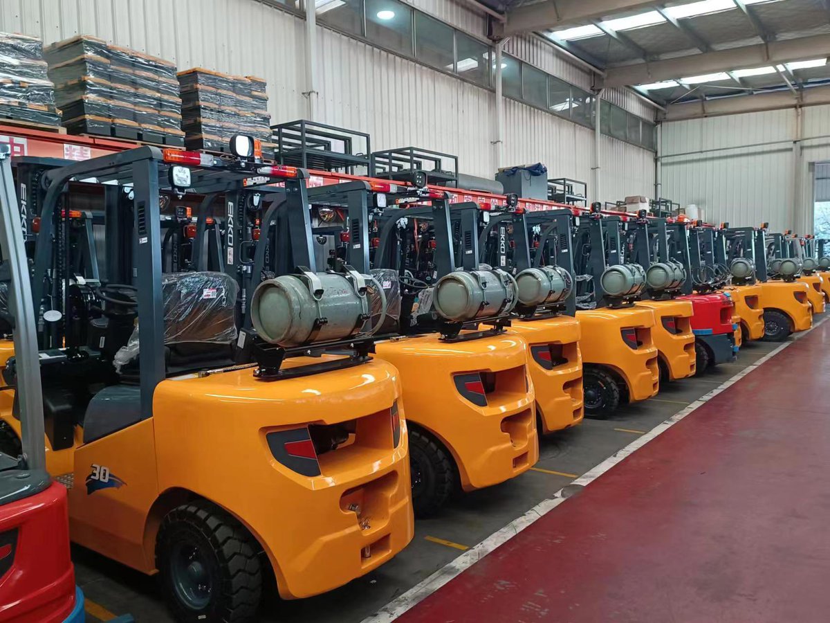 EKKOlifts's tweet photo. #EK25LP/EK30LP series new forklifts AVAILABLE NOW! 5000-6000lbs Cap,189-212’’ lift. KUBOTA WG2503 LP Engine, Triple Mast, Free-lift, Side-Shift, Blue Light. 

contact us for more info!
https://t.co/WHEJyJAut1
Info@ekkolifts.com
(877)232-6517
#ekkolifts #forklifts https://t.co/5qS8ZiJfv9