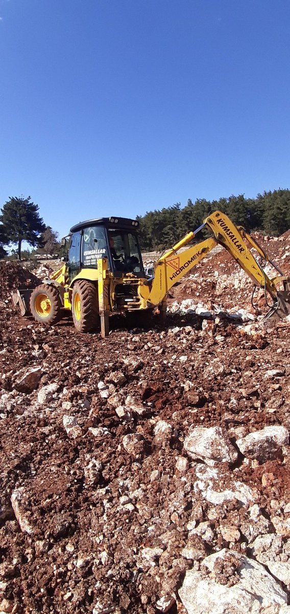 HasanKUMSAL's tweet photo. #Mersin #inşaat #Hafriyat #Kepçe #BekoLoader #JCB #HİDROMEK https://t.co/sF2zot2kFJ