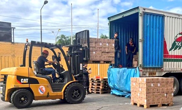 indeciperu's tweet photo. Acuerdos #CONAGERD | El #INDECI gracias al importante apoyo de @WFP_Peru y @USAIDSavesLives viene trasladando 43 toneladas de bienes de ayuda humanitaria desde nuestro almacén nacional del #Callao hacia diferentes puntos del norte del país. https://t.co/RovBPvbiLB