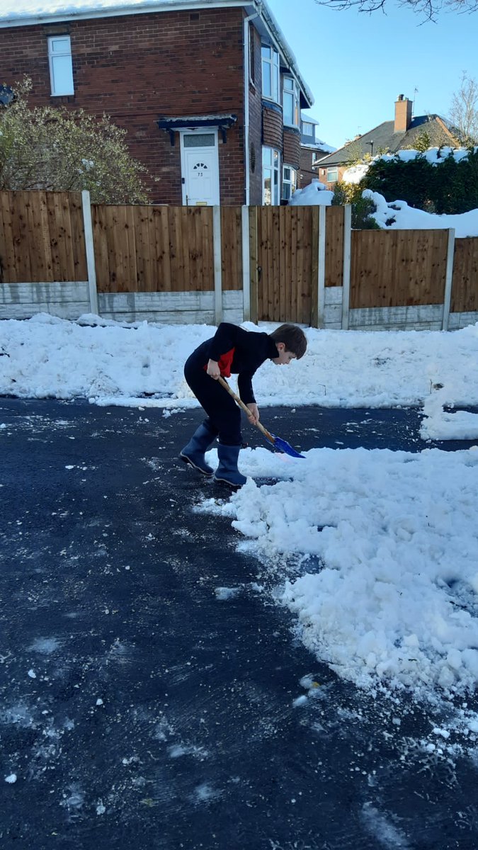CLCheethamUK's tweet photo. On Friday Adam was so helpful and helped dig the road, neighbours drives and the pavements. The neighbour was so impressed she paid him when he'd finished! @MundellaEagles https://t.co/IEfw70lRW3