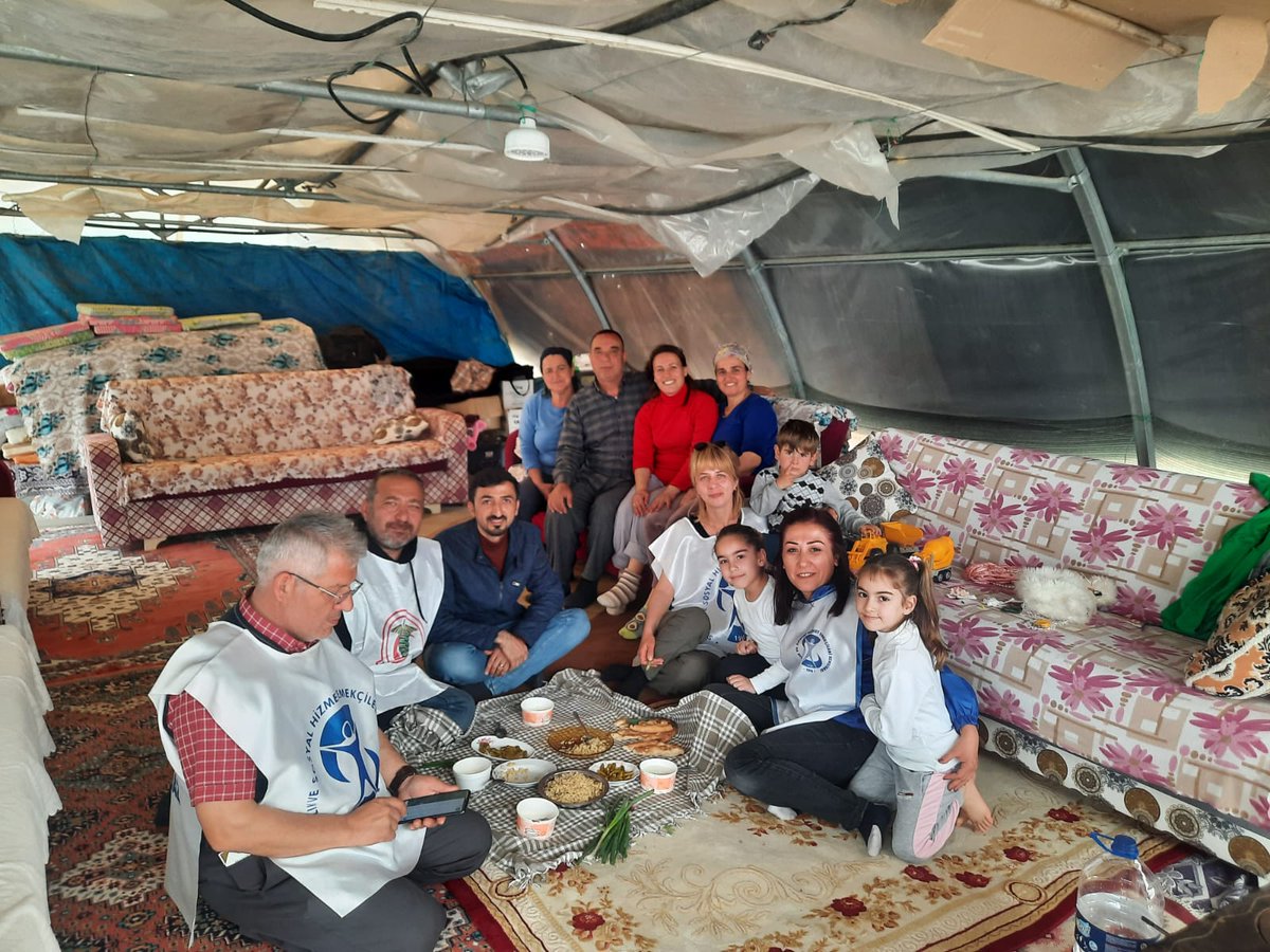 Düzce SES Gönüllüler ince Samandağ, Ataköy, Karaçay köylerinde saglık kontrol, oyuncak teslimi, depremzedeler ile dayanışma, su klor kontrolü yapıldı.