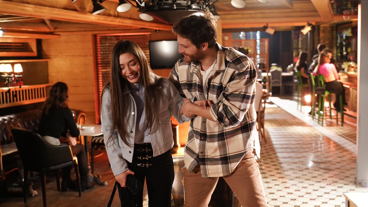 startv's tweet photo. #GeceninUcunda yeni bölüm fotoğrafları ve özeti! Yeni bölüm salı 20.00'de Star'da! https://t.co/QjJ4zIHONC