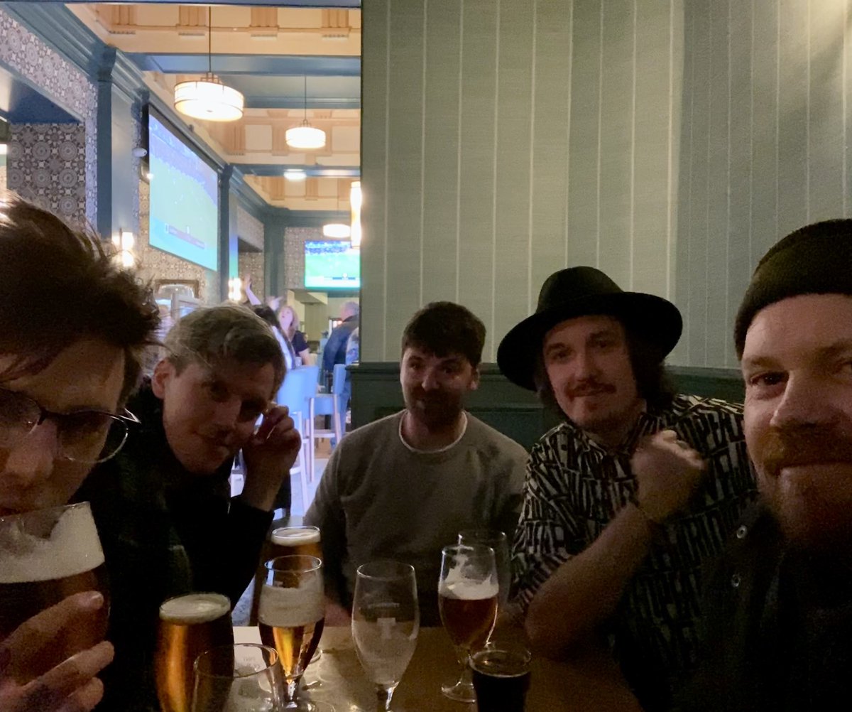 TheMirrorTrap (@themirrortrap) on Twitter photo 