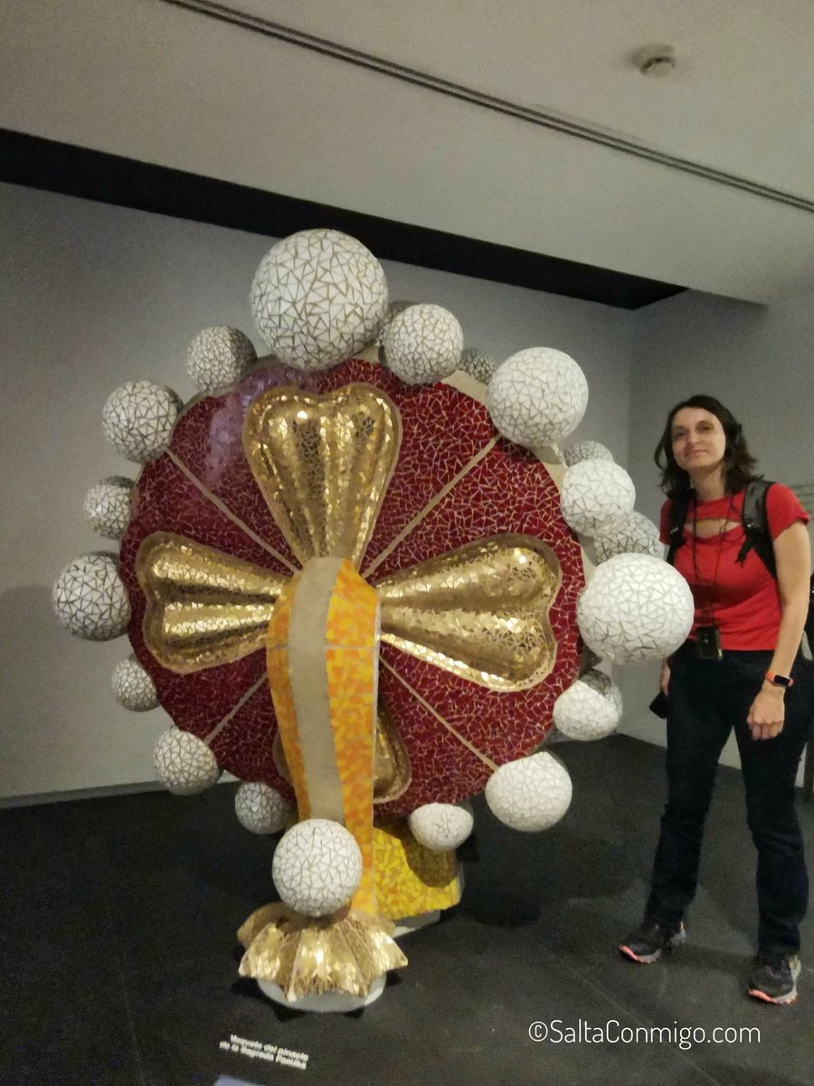 SltCnmg's tweet photo. Del tamaño de los pináculos de la Sagrada Familia al techo "estrellado" del Palau Güell, en el Gaudí Centre de Reus 👍
Que para eso nació aquí 😉
#SaltaconGTC #GrandTourCataluña #publi https://t.co/2sUHMKRcs2
