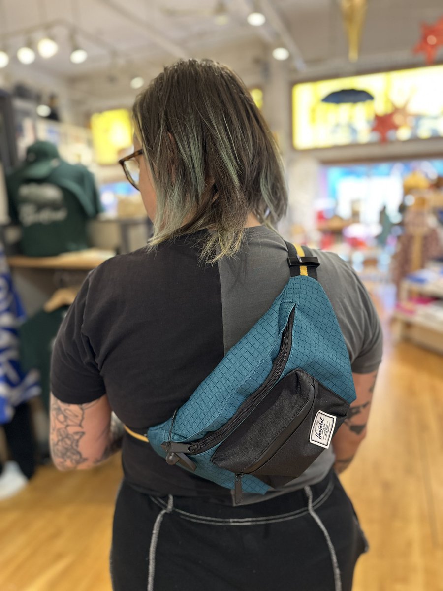 MakeVancouver's tweet photo. Didja know yesterday was #internationalfannypackday? 😃 Yeah it was! 💛

Hit up MAKE for some sweet @herschelsupply FPs why dontcha? 

#getitatmake
#fannypackswag 
#fannypack 
#fashionblogger 
#granvilleisland https://t.co/QmRfqflA22