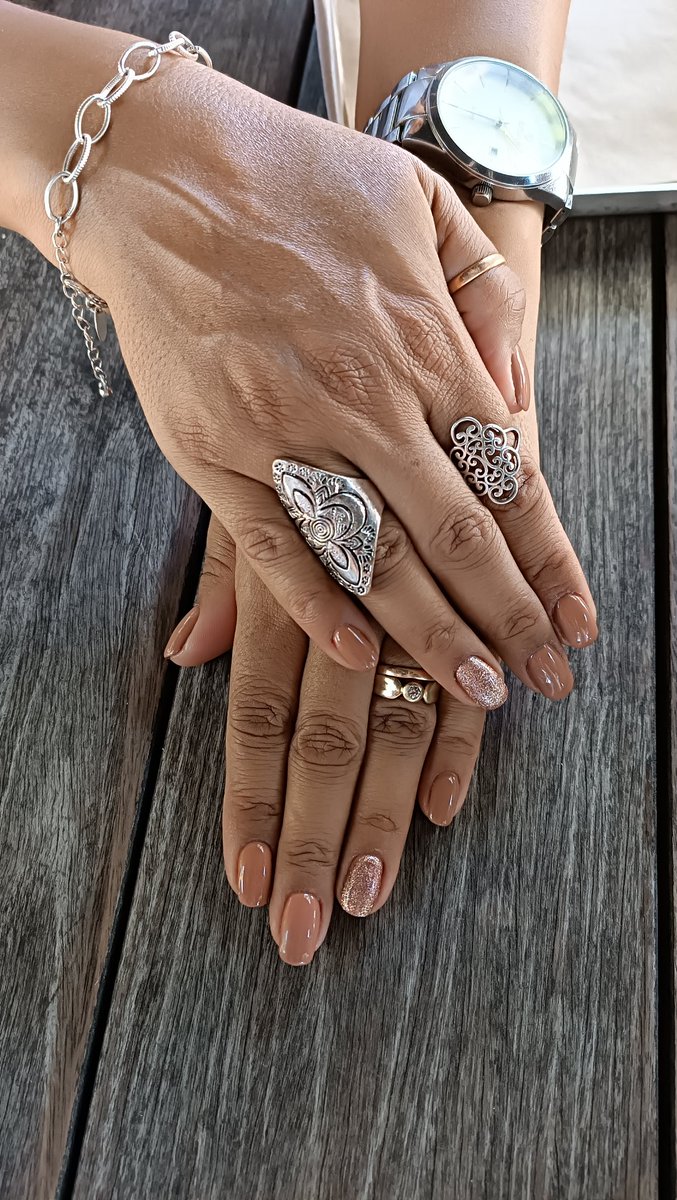 Nude and rose gold. Perfect for an early evening outing.

Remember to #subscribe to receive latest news and special offers. Link in bio.
@shoegrrpie

#nudenails💅 #rosegoldnails #gelnailpolish #nailsonfleek #naillove #nailtech #gelpolishmanicure