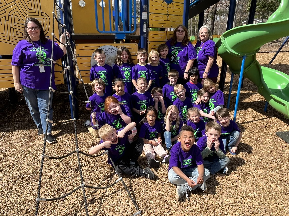 HeatherCorn1's tweet photo. We are wrapping up our study on Astronomy and 1st grade @tchscitech @TransylvaniaSch went to see The Magic School Bus: Lost in the Solar System at the Diane Wortham Center in Asheville. We completed our field trip with lunch at Lake Julian and time to play. https://t.co/JqEzNhkXYT