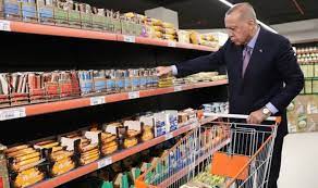 darkwebhaber's tweet photo. Tarım Kredi Kooperatif marketlerinde geçen yıl 169 lira olan Ramazan kolisi, bu yıl %100'e yakın zamlanarak 320 liraya ç��ktı. https://t.co/A865HsNvFm