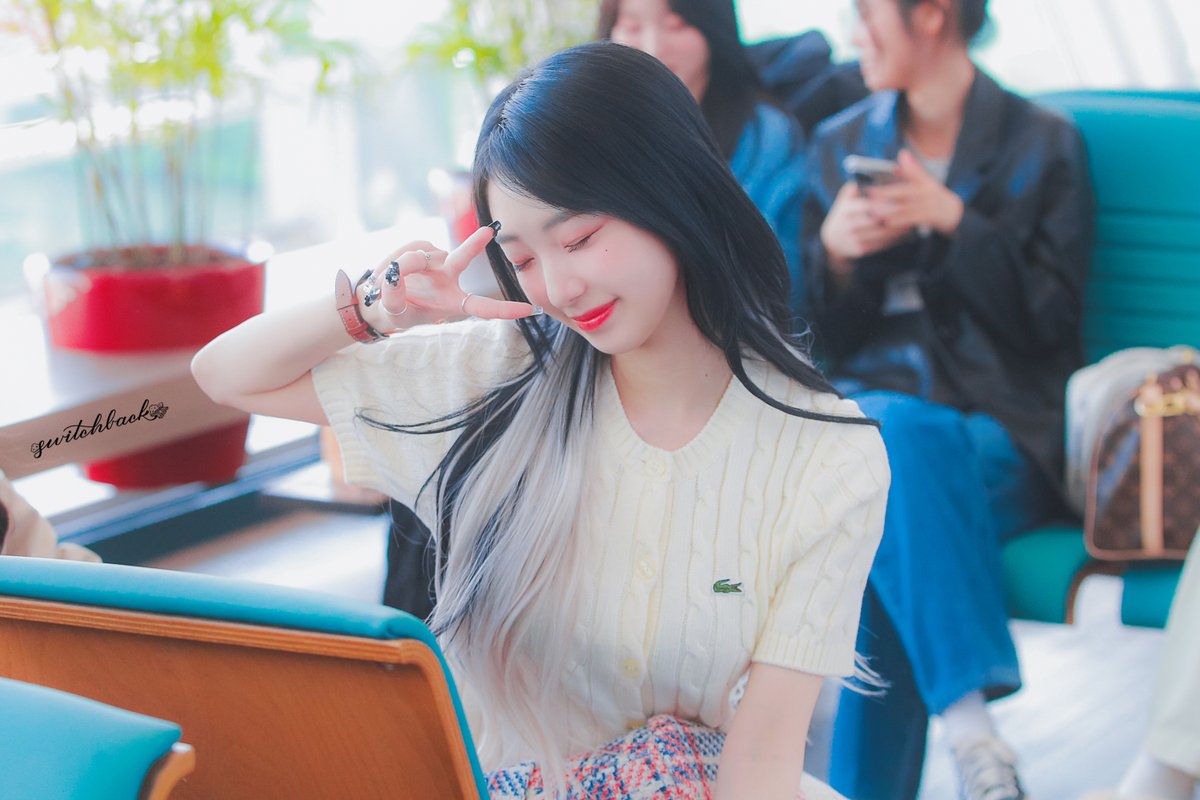 switchback_1111's tweet photo. 230302 
 
#LOONA #Yeojin #이달의소녀 #여진 https://t.co/5ZoEzzSnjG