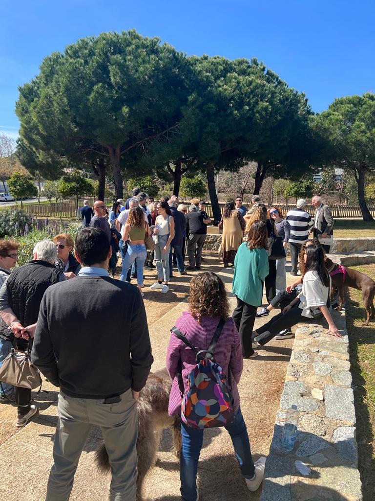 drfcarmona's tweet photo. Empezamos este domingo en Premià de Dalt inaugurando la escultura de Xavier Raventós, titulada "Endometriosi".

Con la interpretación de "Contrastos" a cargo de Teresa Bravo y Norma Ros. https://t.co/ZA2KaNI0wu