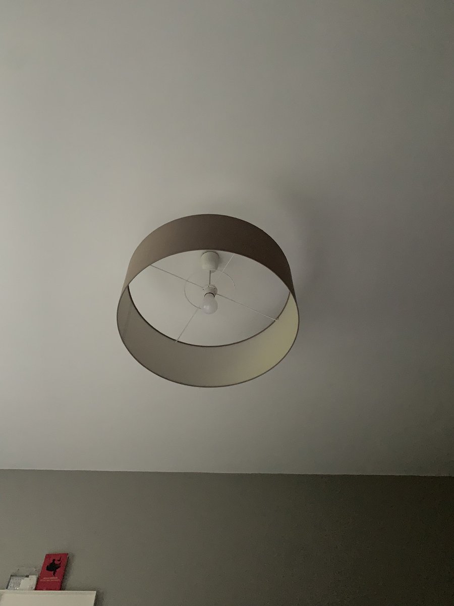 ValGbd's tweet photo. @Stephan05202785 @MillionsMissgFr Idem ici. Je ne vois que le plafond de ma chambre depuis l’aggravation de mon état en juillet 2021. https://t.co/PAs0vjDC41