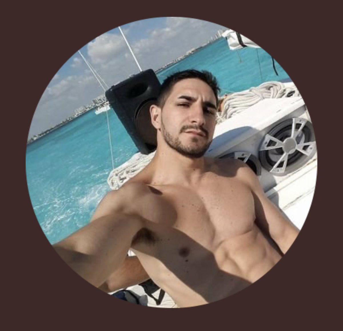 GonzaloSegui's tweet photo. Este taxiboy de poca monta estafo a alguien que conozco, le pedi q no sea garca que eso no se hace…. Pues me bloqueó, daaale amigo tanto hambre vas a tener??? Nada, cuidado y no le manden $ https://t.co/l9WfIpVq8v