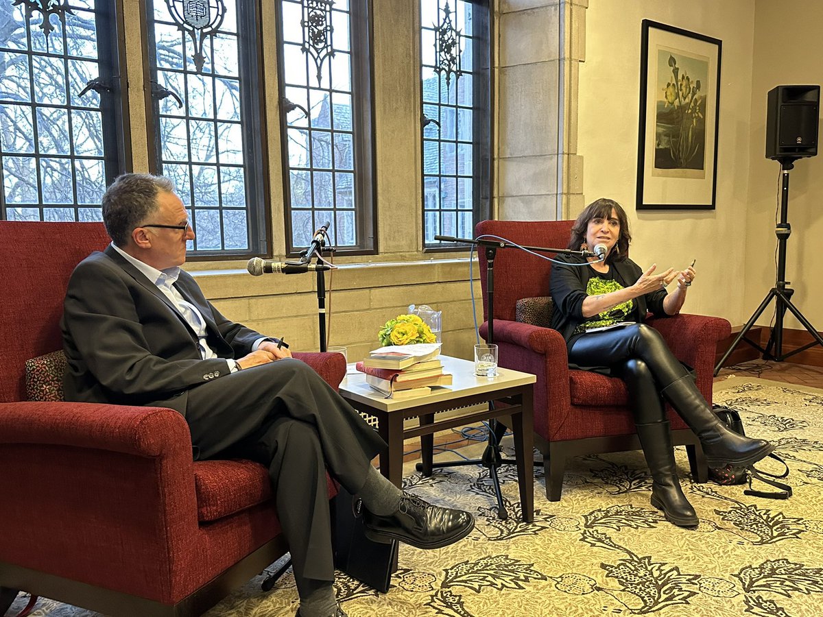 WellesleySpan's tweet photo. Una gran alegría recibir de nuevo a Rosa Montero @BrunaHusky en @Wellesley @newhousehum y seguir aprendiendo con ella y disfrutando de su amistad ¡Hasta pronto! https://t.co/PImOCIAnw0