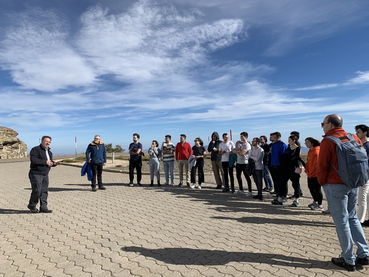 Santos Pedraz con las primeras explicaciones a los alumnos del <a href="/MasterAstroUCM/">Máster Astrofísica UCM</a> en las prácticas en <a href="/CalarAltoObs/">Calar Alto Obs.Astr.</a>