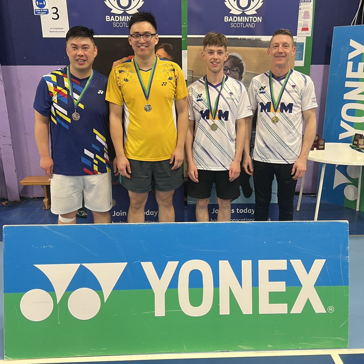 LangsideLeague's tweet photo. Langside medal success at Yonex @WestBadminton Silver!!

Emma - 🥇 XD A
Pamela &amp; Dorothy -  WD🥈
Kenny - 🥇 MD B

Full results: https://t.co/bl7mH4yqtY https://t.co/RpPBHJfY8Y