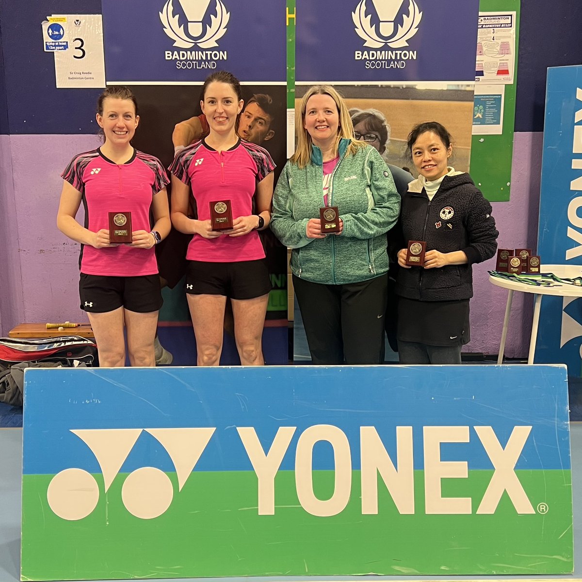LangsideLeague's tweet photo. Langside medal success at Yonex @WestBadminton Silver!!

Emma - 🥇 XD A
Pamela &amp; Dorothy -  WD🥈
Kenny - 🥇 MD B

Full results: https://t.co/bl7mH4yqtY https://t.co/RpPBHJfY8Y
