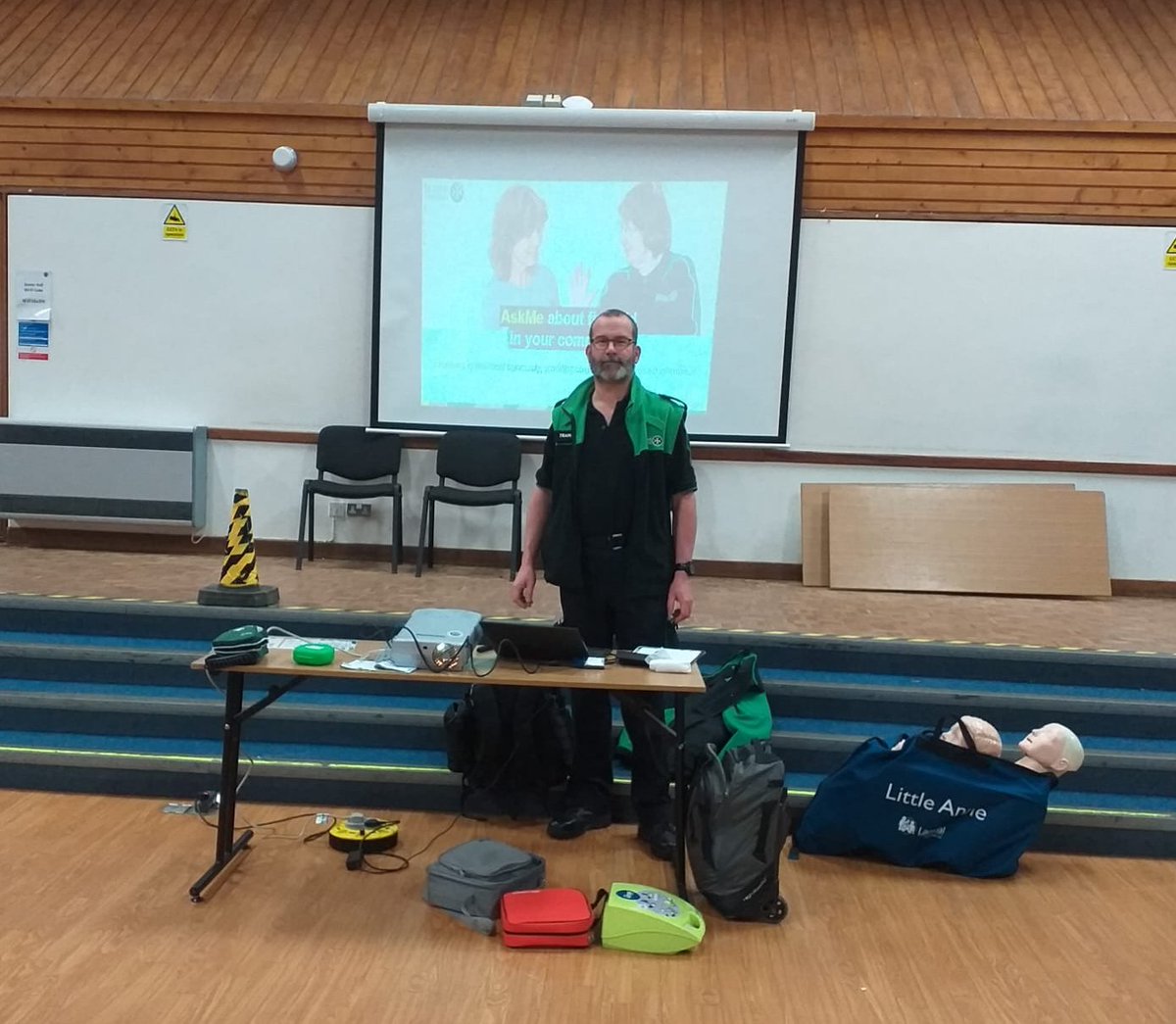 KidlingtonSJA's tweet image. Thanks to our two amazing volunteers giving a first aid awareness session for the @CherwellCollect yesterday!
#LearnFirstAid #MySJADay