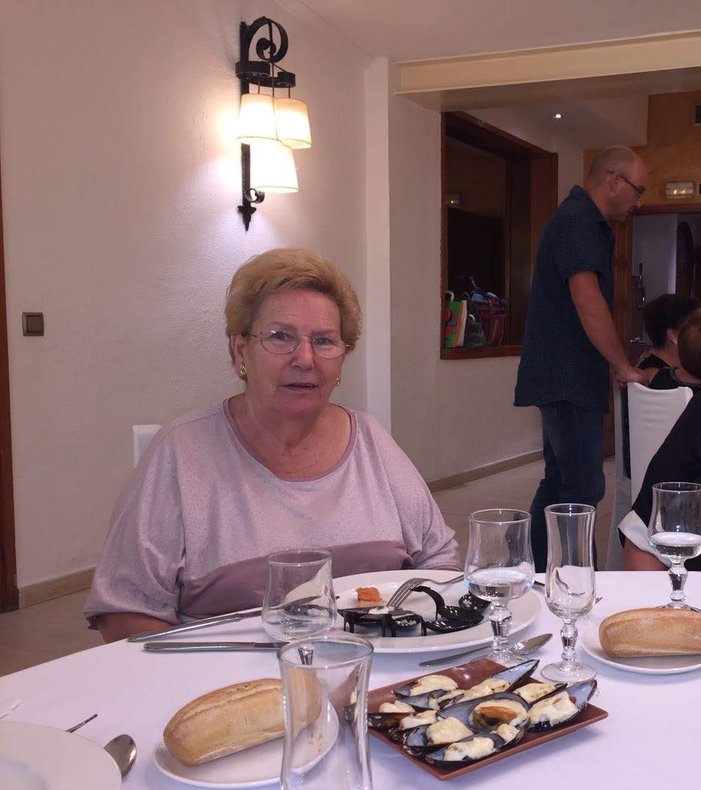 Hoy es un día triste para nosotros ha fallecido una persona muy especial para nosotros nuestra segunda madre  nuestra querida TITA CARMEN MILLAN desde  aquí darte las gracias por enseñarnos sobre todo a querer como tú querías a los tuyos UN BESO tus sobrinos