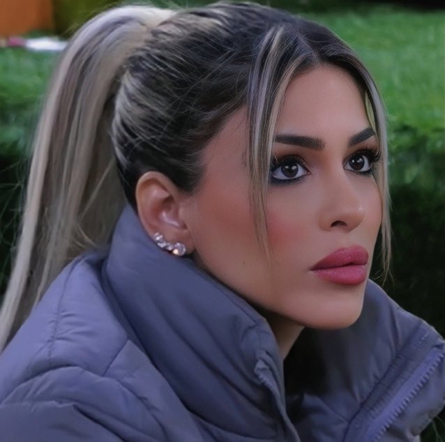 Yeya92G's tweet photo. Feliz cumpleaños pequeño bebe, que la vida te traiga muchas cosas bonitas que tanto mereces, gracias a @GrandeFratello hemos podido conocer a esa Oriana que tanto oímos hablar pero ahora hemos podido comprobar, te has robado el corazón de muchos 💜
#Oriele
#GFvip
#HBDayBebé https://t.co/v6BUcNZdTk