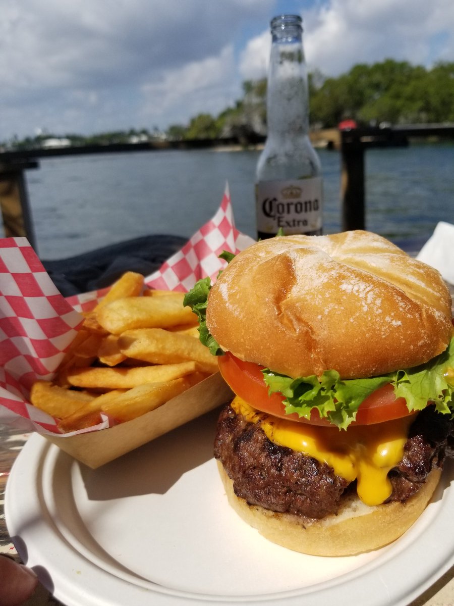 CanuckInNB's tweet photo. How does a person detox from a Carribean cruise, 1st timer asking.  Not sure this is the way though.
#LeTub
#Burger
#HollywoodBeach https://t.co/28iGYXJoeM