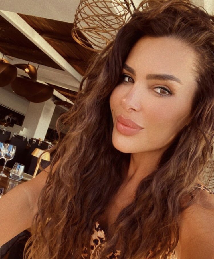 Sokaktaki hiçbir eyleme izin vermeyen kolluk kuvvetleri, bugün Konya’da Selin Ciğerci’ye saldırmaya çalışan transfobik kitleyi sadece izledi.

#SelinCiğerciYalnızDeğildir