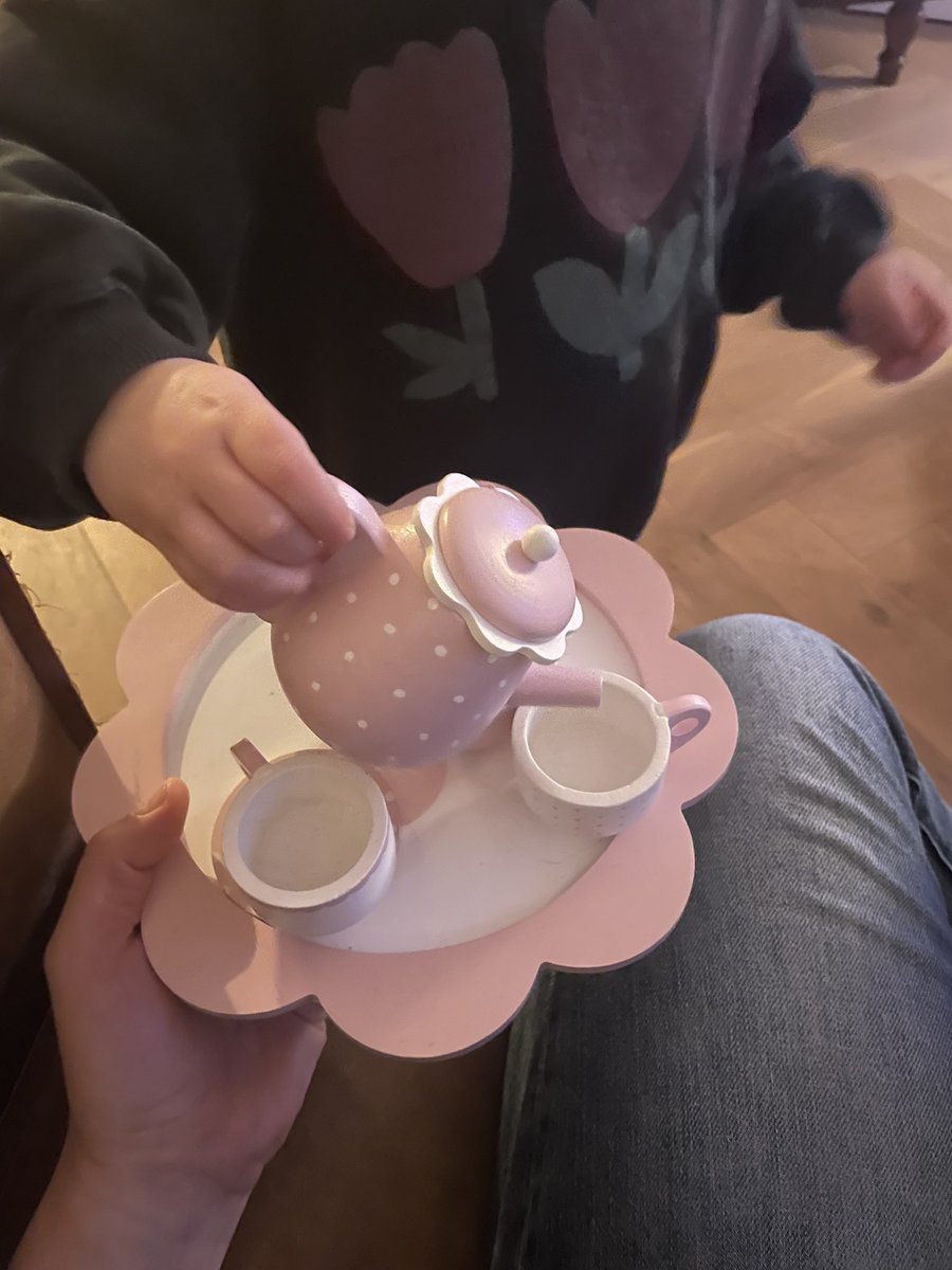 PapavanFien's tweet photo. Lekkerste koffie! #littledutch https://t.co/R1CYcR3lv4