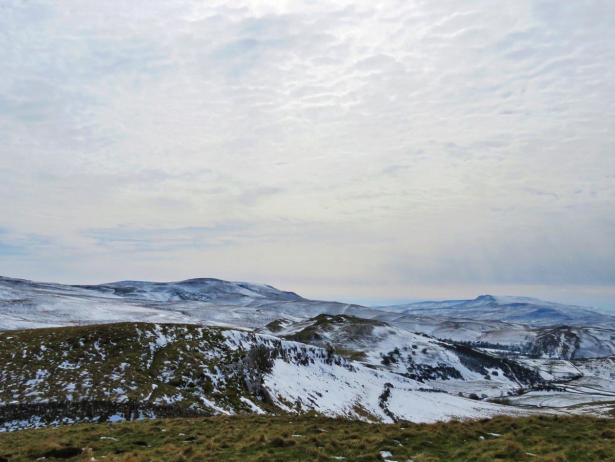 oldcrofthouse's tweet photo. #footpaths #gatewaytoadventure #wildernessadventure #wildlife #wildlifephotography #hares #rowdeer #notasoultobeseen @NorthPennAONB https://t.co/FxlKg4EI4b
