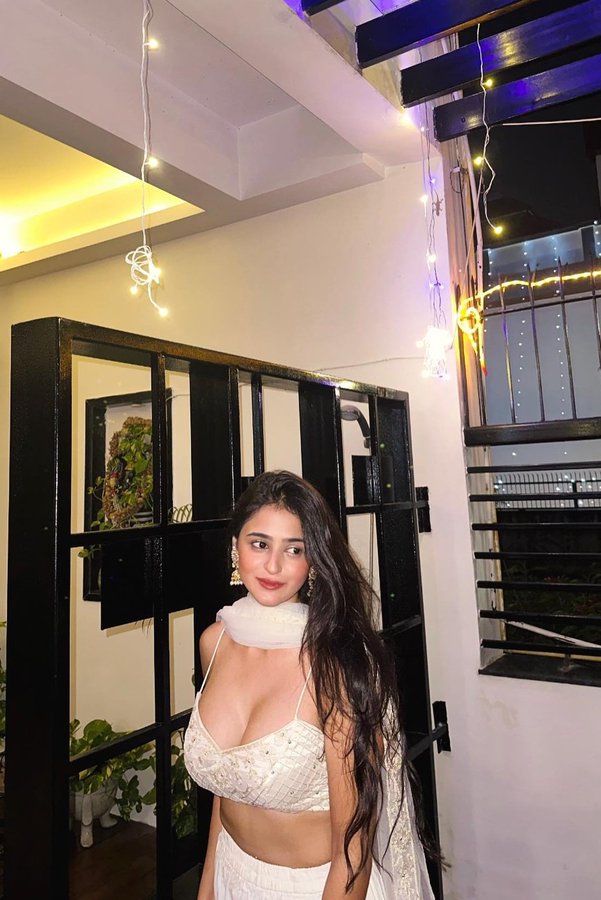 FrCbOxJaMAEYR-P?format=jpg&name=900x900