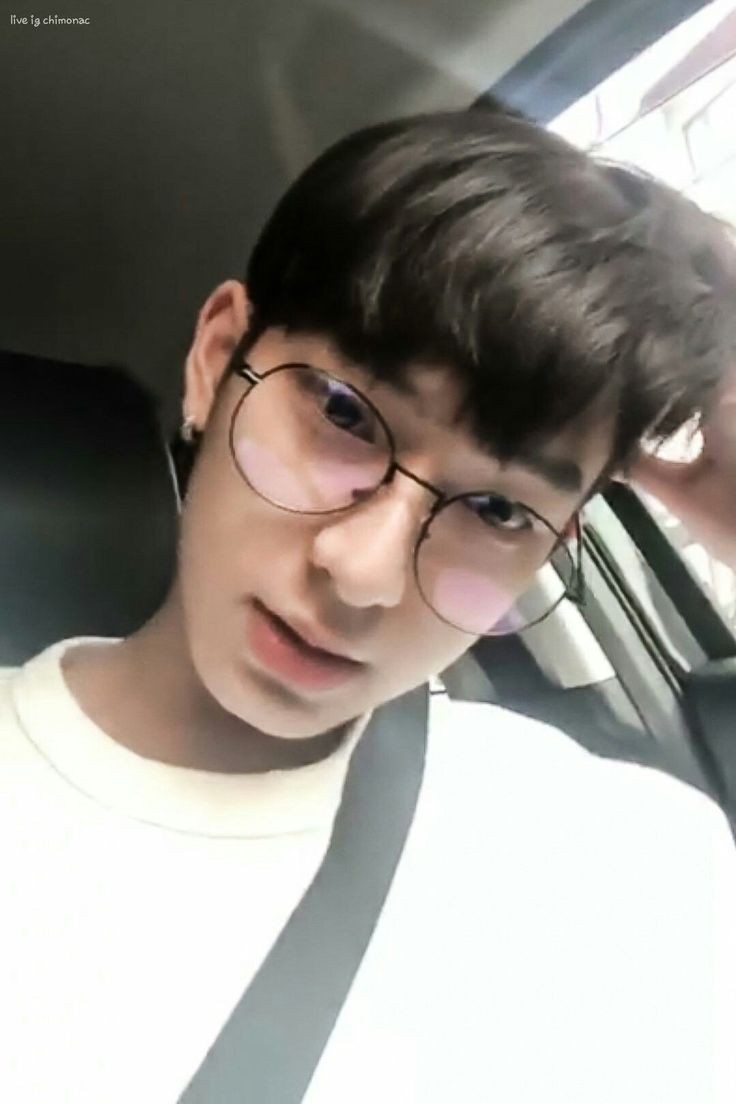 aurigasenna's tweet photo. —— PerthChimon AU 🔞 ——

• Si Kutu Buku

Bagaimana jika si kutu buku yang terkenal rajin dan taat ternyata memiliki pekerjaan sampingan sebagai penari di sebuah club malam? 

Si raja arena pasti akan tertarik dengan si kutu buku, kan? https://t.co/Vl9mwMqagR
