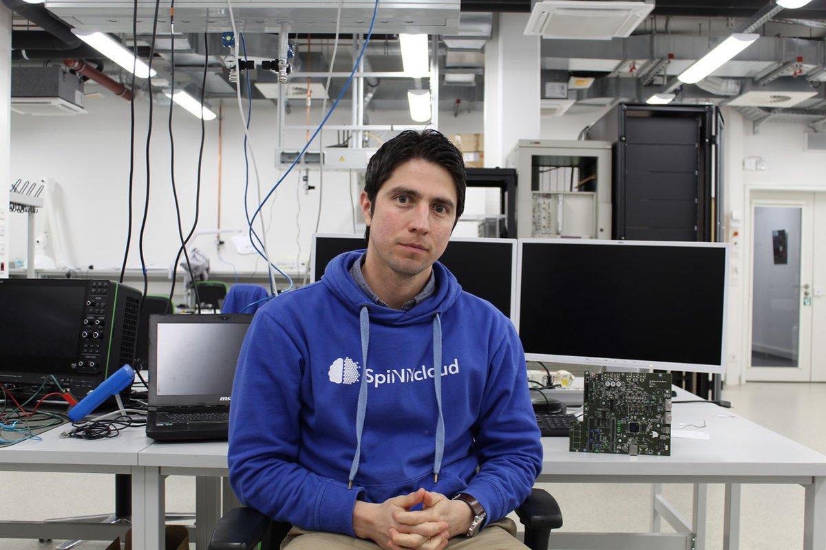 PrensaUNAL's tweet photo. #AgenciaUNAL | Héctor Andrés González Díaz, ingeniero de #UNAL 👀 , es cofundador de #startup de microchips inspirados en el cerebro humano🧠 .👉https://t.co/UBQkzOAerK
#CienciayTecnología| @SpinLabLeipzig | @DollyMontoyaUN | @un_bogota | @IngenieriaUNBog | @DIEB_UNAL | @VRI_UN https://t.co/frG2uniEKx
