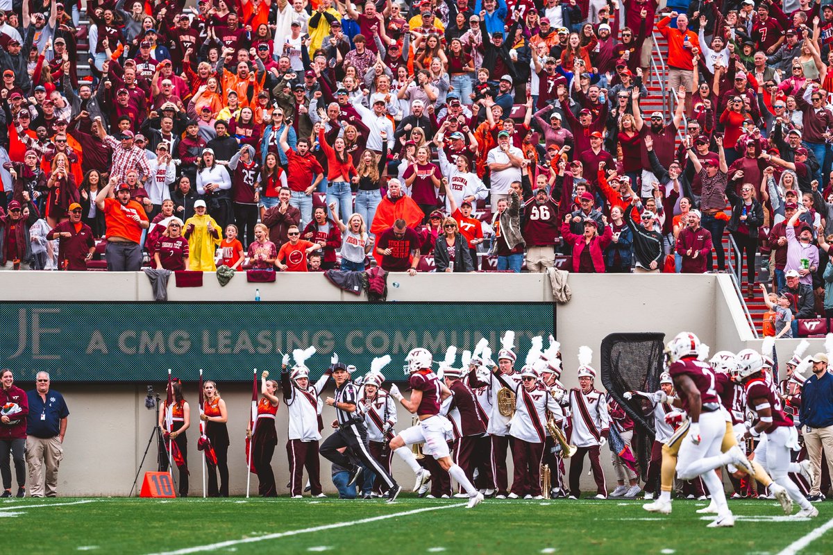 HokiesFB's tweet photo. It’s special in Lane 📸

#ThisIsHome https://t.co/6Iv4fvg7gs