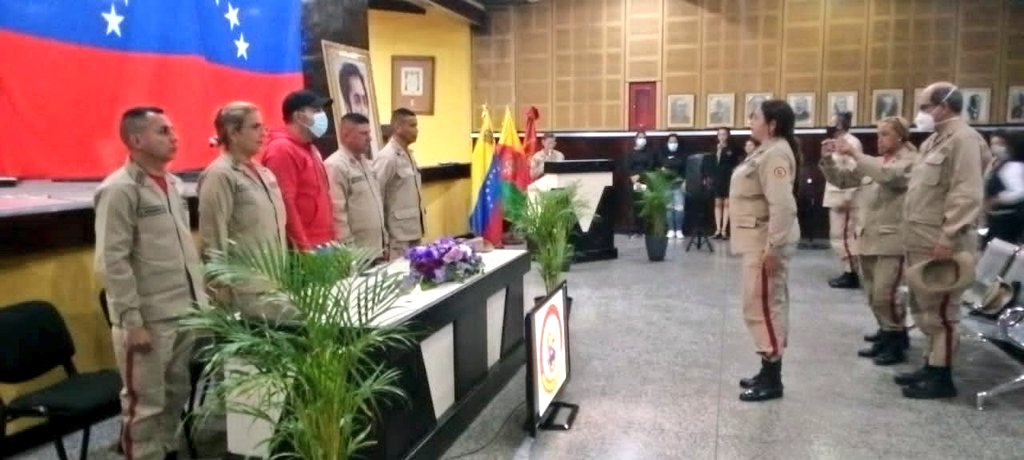 abogado34's tweet photo. 🇻🇪📢 #ChavezComunicador
¡Mujer Miliciana Hecha Patria!
#EnFotos 📸📷
Reconocimiento a Valerosas Milicianas @MILICIACARABOBO @paramacay455 @NaguanaguaApdi
Combatientes de primera línea en la  defensa integral de la  #Patria feminista de Bolívar y de Chávez.
#MilicianasDePaz 💜💜 https://t.co/2gOnDOUFAL