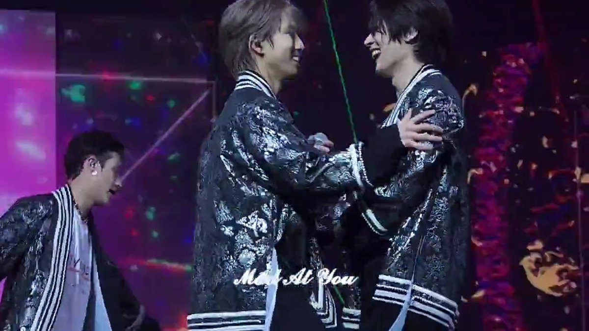 smolsungies's tweet photo. no matter what comes in the future, they can always be by eachother's side for sure♡ https://t.co/q7HCCUlWRT