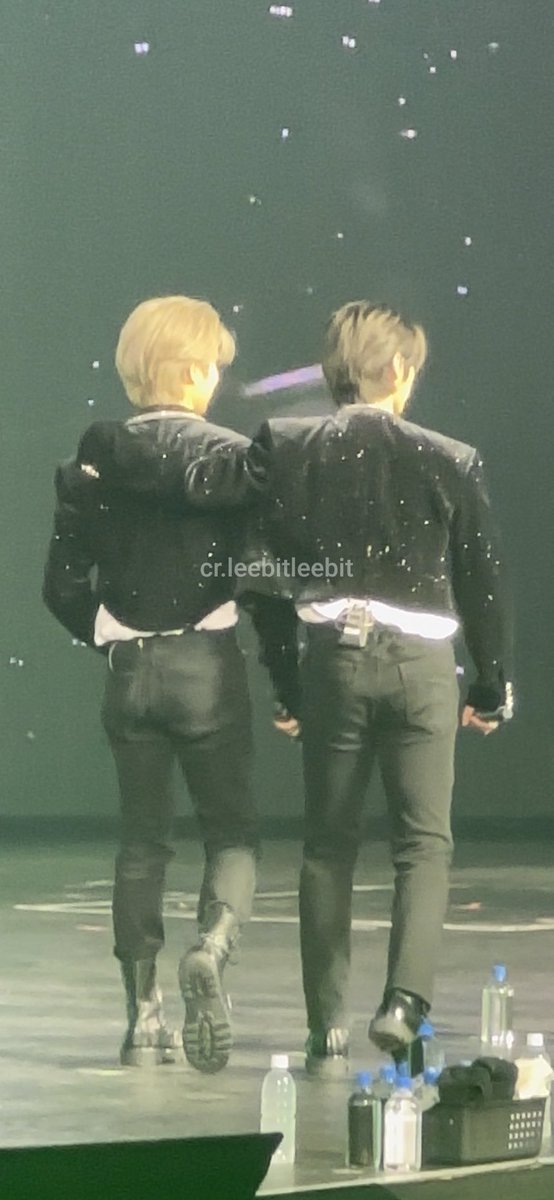 smolsungies's tweet photo. no matter what comes in the future, they can always be by eachother's side for sure♡ https://t.co/q7HCCUlWRT